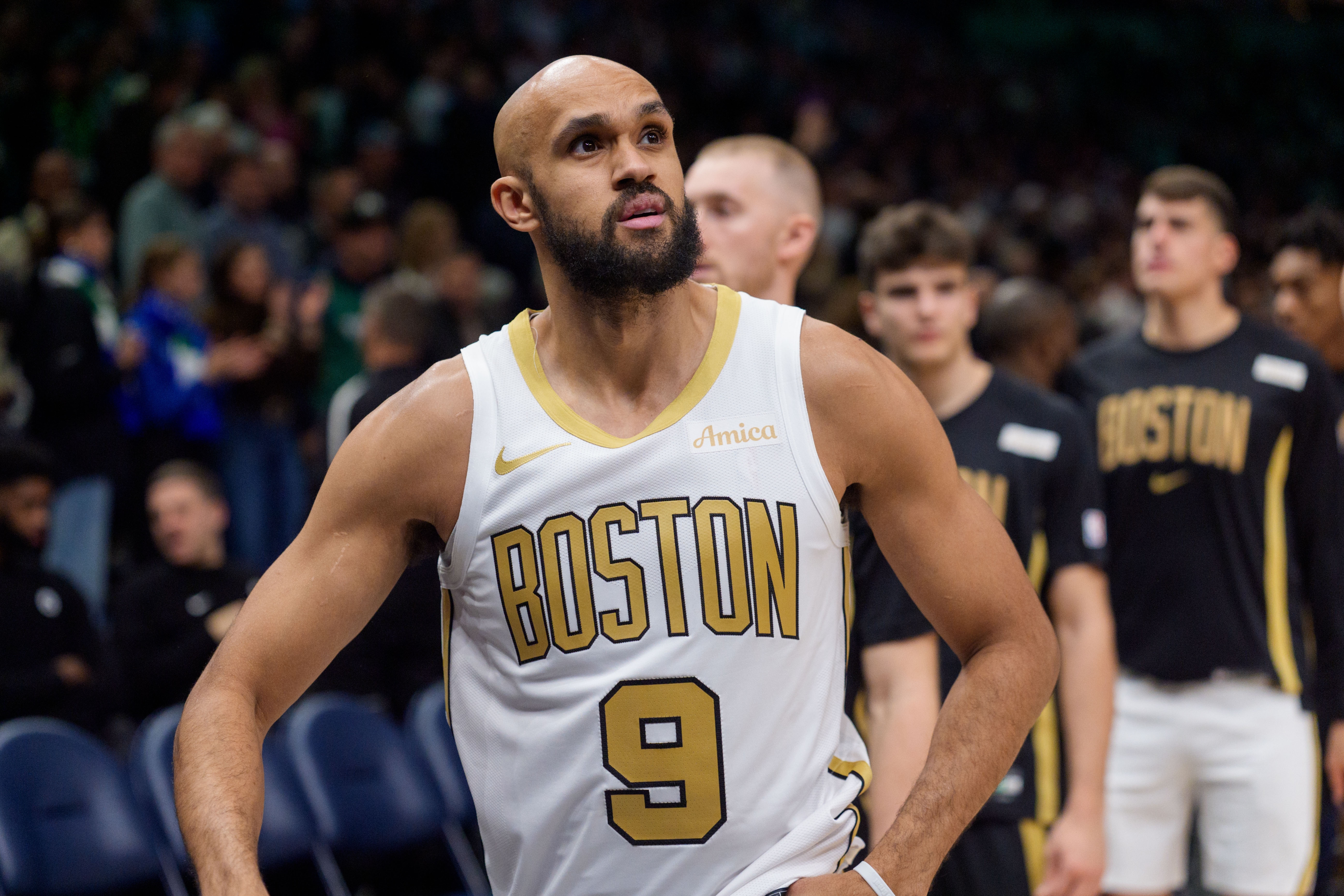 万博体育登录-有点着急了！德里克·怀特接球离三分线一步 后仰绝杀三分打铁